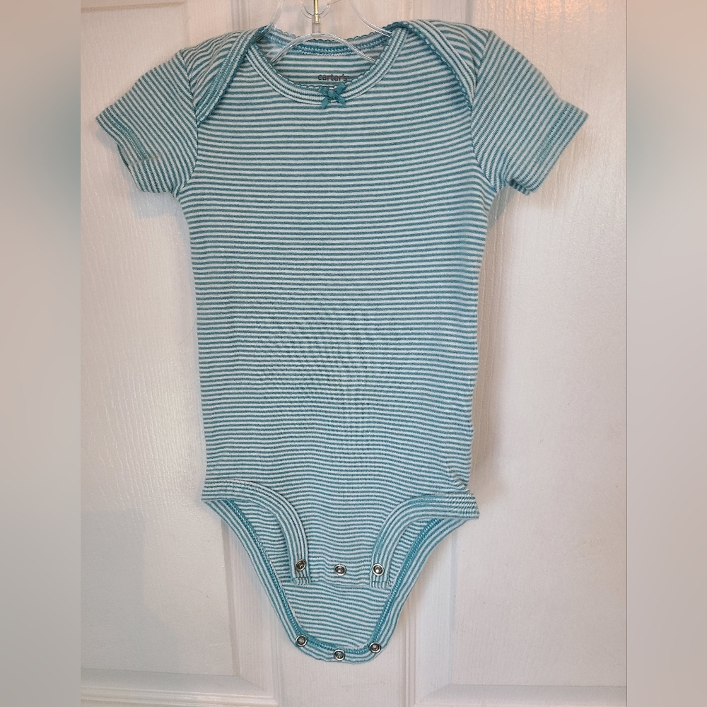 (1643) Carters 9 Month old Onesie,  Color: Blue Stripes